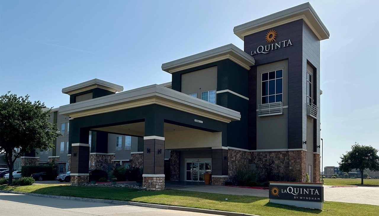 Welcome to La Quinta Inn & Suites by Wyndham Ft. Worth - Forest Hill TX